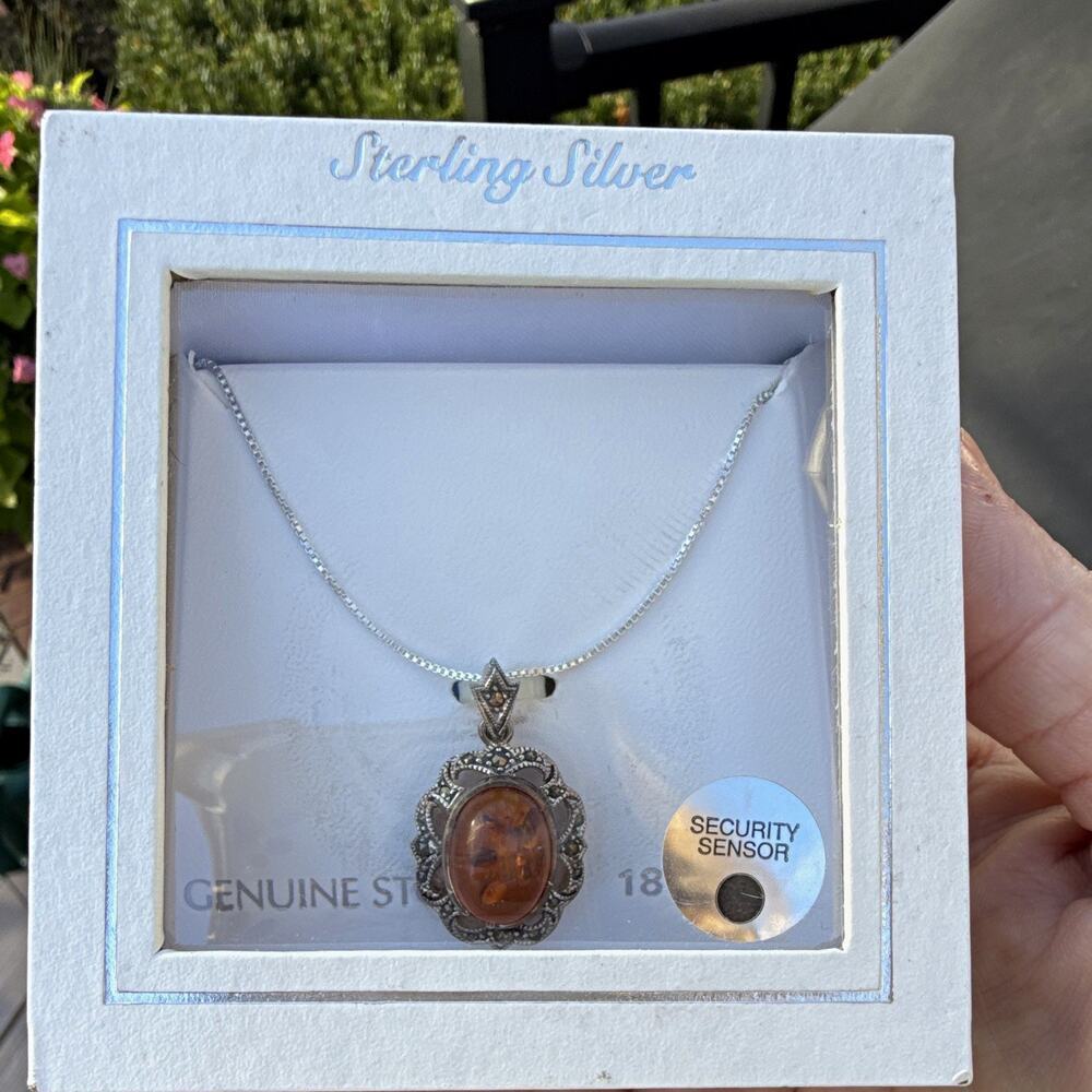 925 Sterling Silver Amber Oval Bezel Charm Pendant Necklace Box Chain 18” NIB - Picture 3 of 4